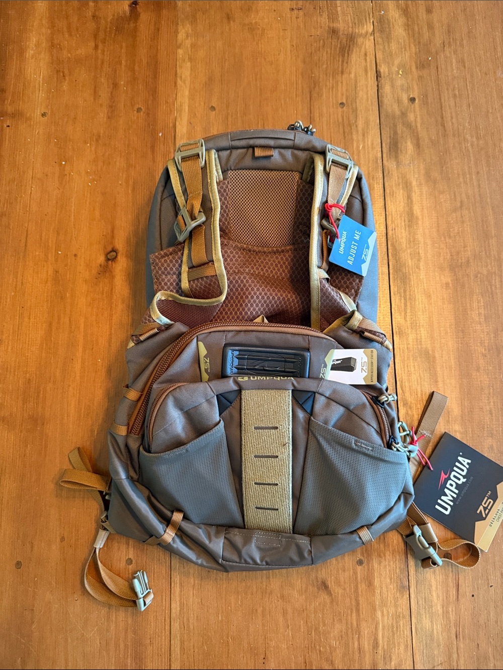 Umpqua overlooks 500 Fly Fishing Chest Pack